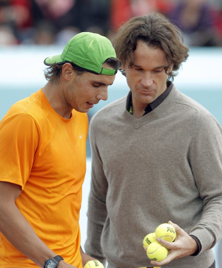 Foto: Rafa Nadal y Carlos Moyá, antes del Masters 1000 de Madrid de 2011 (EFE)