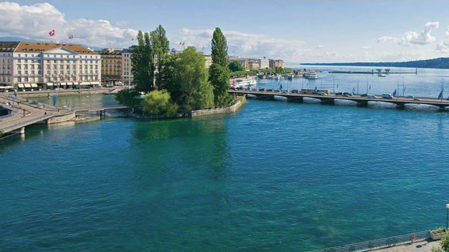 Panorámica del espectacular hotel Four Seasons de Ginebra a orillas del Ródano. (D.R.)