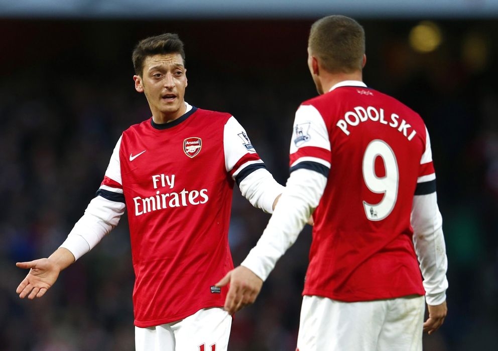 Foto: Özil y Podolski, durante el partido Arsenal-Crystal Palace (Reuters)
