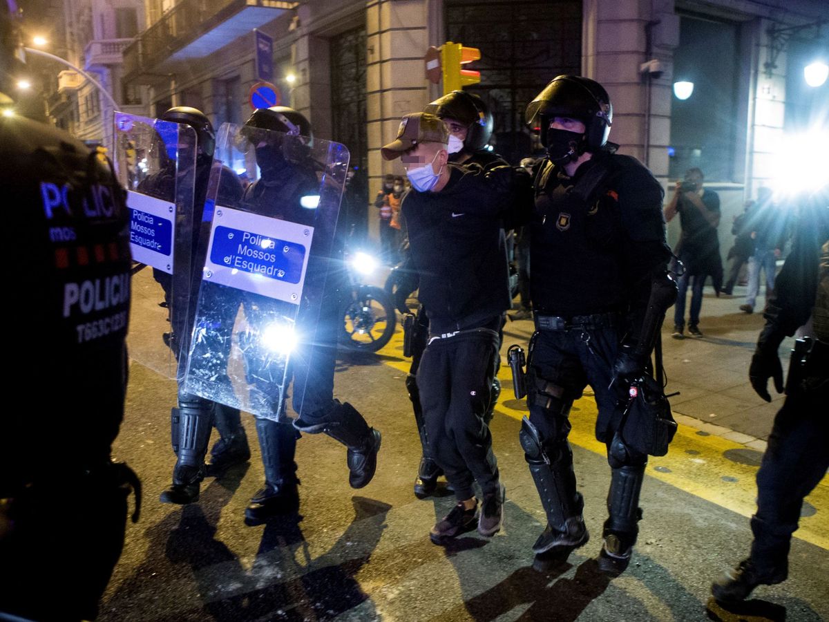 Foto: Altercados en el centro de Barcelona tras una manifestación. (EFE)