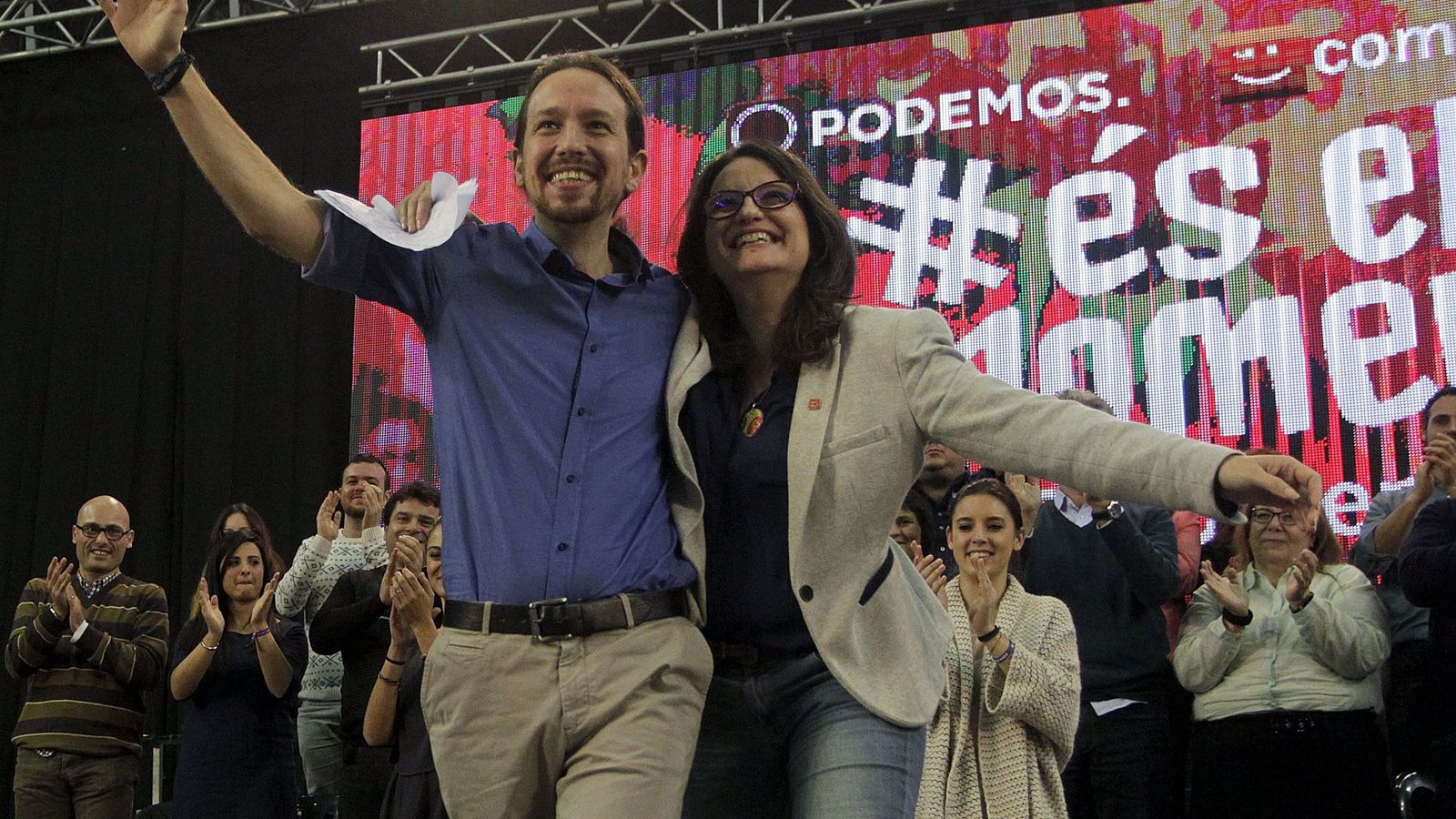 Foto: El líder de Podemos, Pablo Iglesias, y la diputada de Compromís y vicepresidenta de la Generalitat Valenciana, Mónica Oltra. (Efe) 