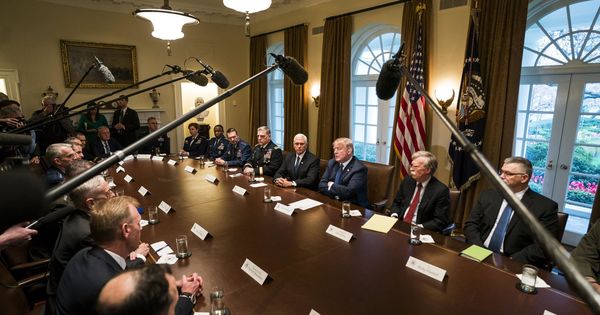 Foto: El presidente de Estados Unidos, Donald Trump, habla con los medios antes de una reunión con la alta cúpula militar en la Casa Blanca. (EFE) 
