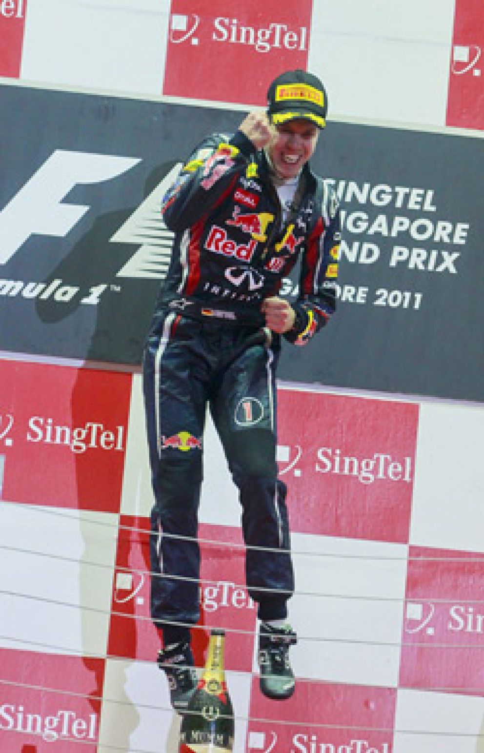 Foto: Vettel gana en Singapur abusando de Ferrari y con Alonso en cuarto lugar