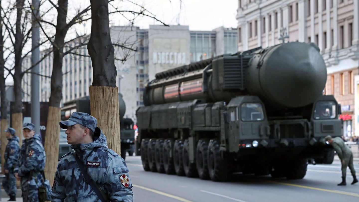 Lanzadores de misiles nucleares intercontinentales como los desplegados en Siberia hace unos días en maniobras secretas, según el Ministerio de Defensa de Rusia