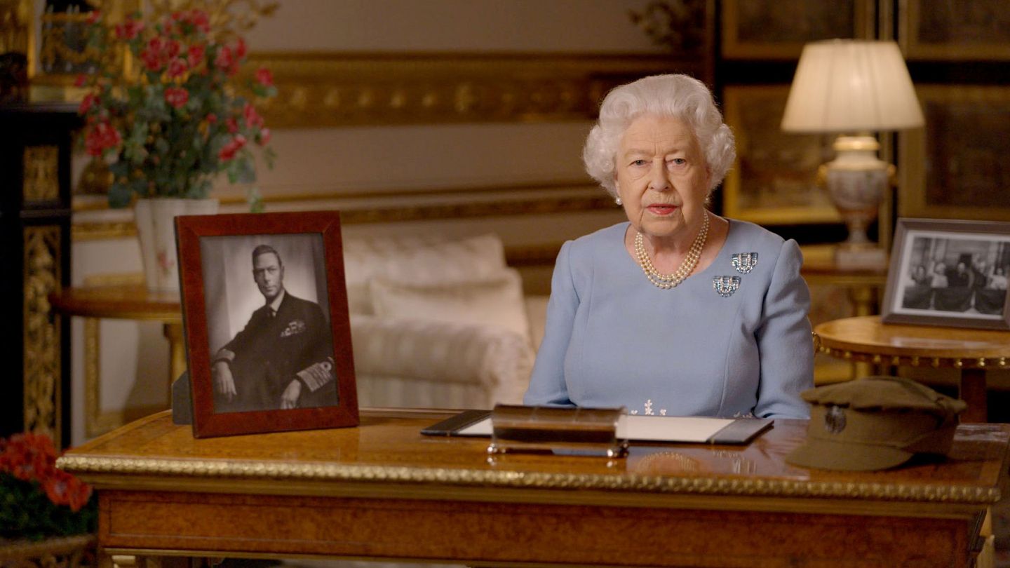 La reina Isabel, pronunciando su discurso del Día de la Victoria desde Windsor. (Reuters)