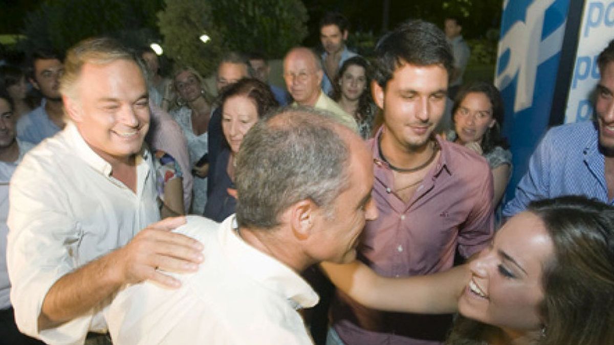 Camps desafía a Rajoy y se autoproclama candidato ante más de 2.000 militantes