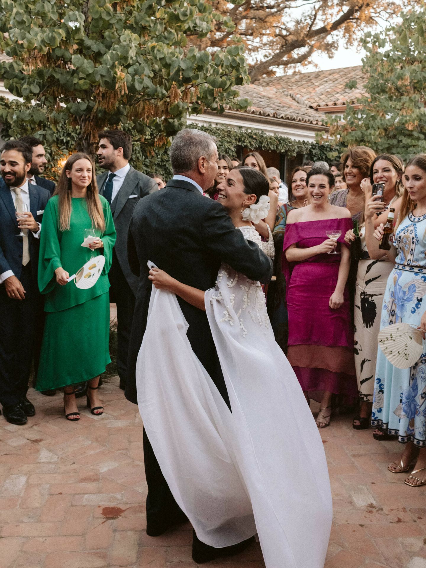 La boda de Andrea en Madrid. (Dos más en la mesa)