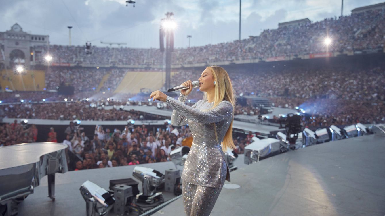 Foto: Beyoncé durante su concierto en el Estadi Olímpic Lluis Companys en Barcelona. (Andrew White)