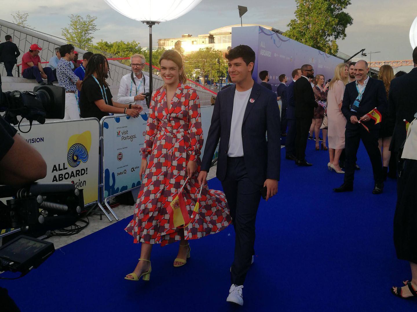 Amaia y Alfred desfilan por la alfombra azul de la ceremonia de inauguración de Eurovisión 2018.