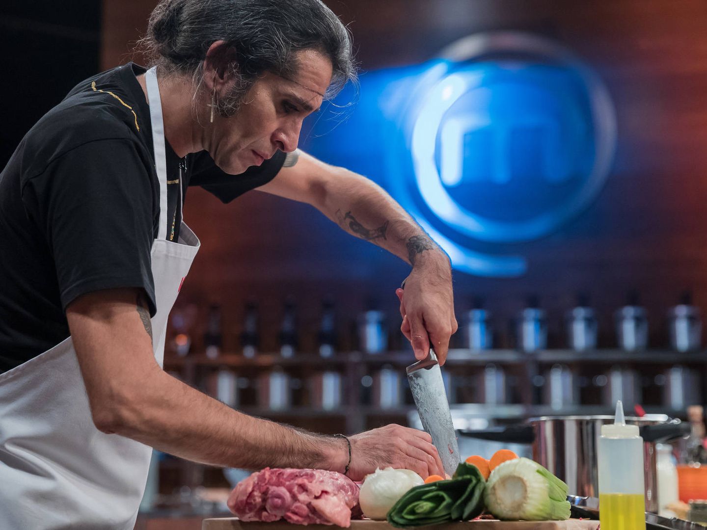Mario Vaquerizo cocinando en el duelo de 'MasterChef Celebrity'. (TVE)
