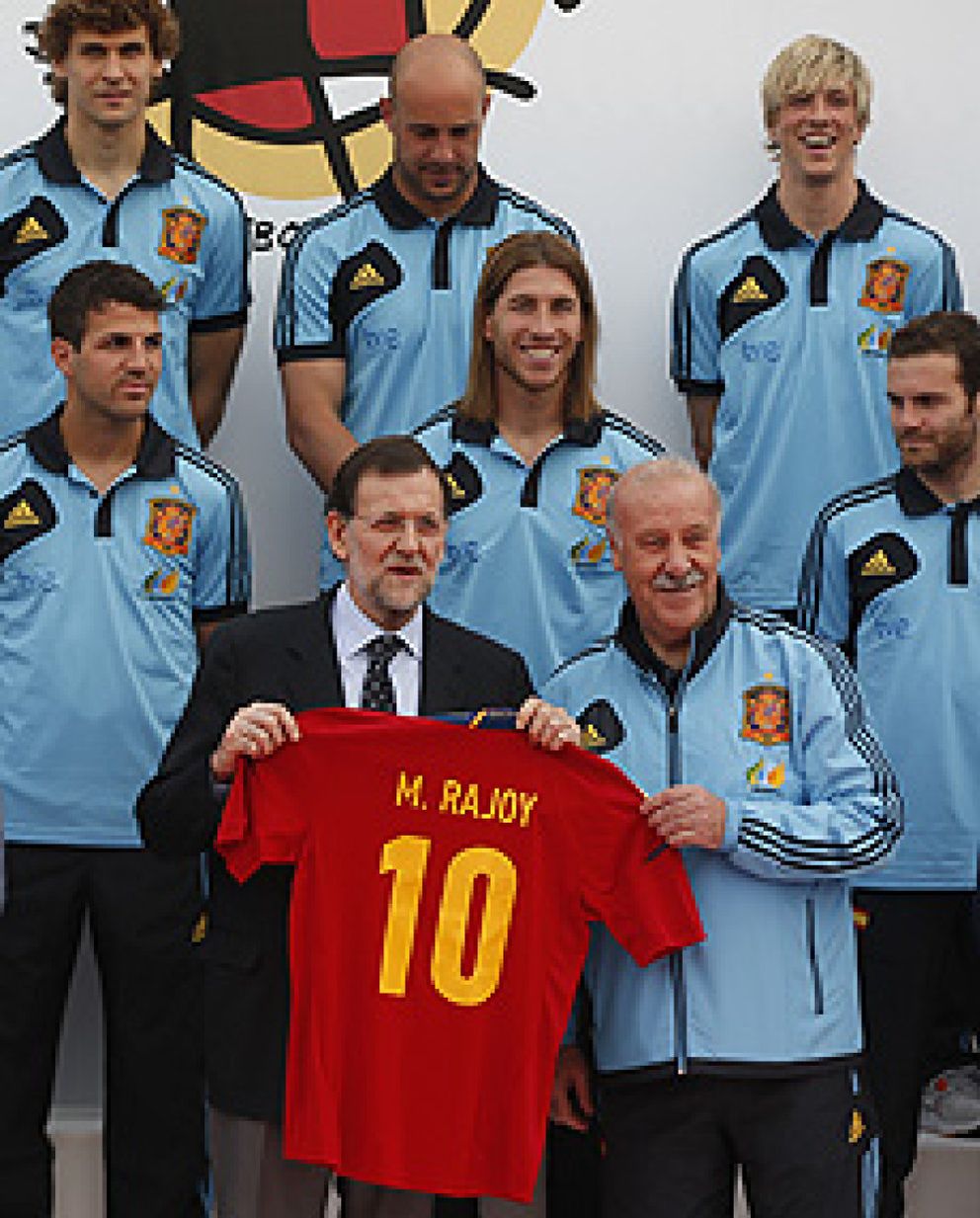 Foto: Rajoy llegó a Las Rozas a desear suerte a la Selección y al final se la desearon a él