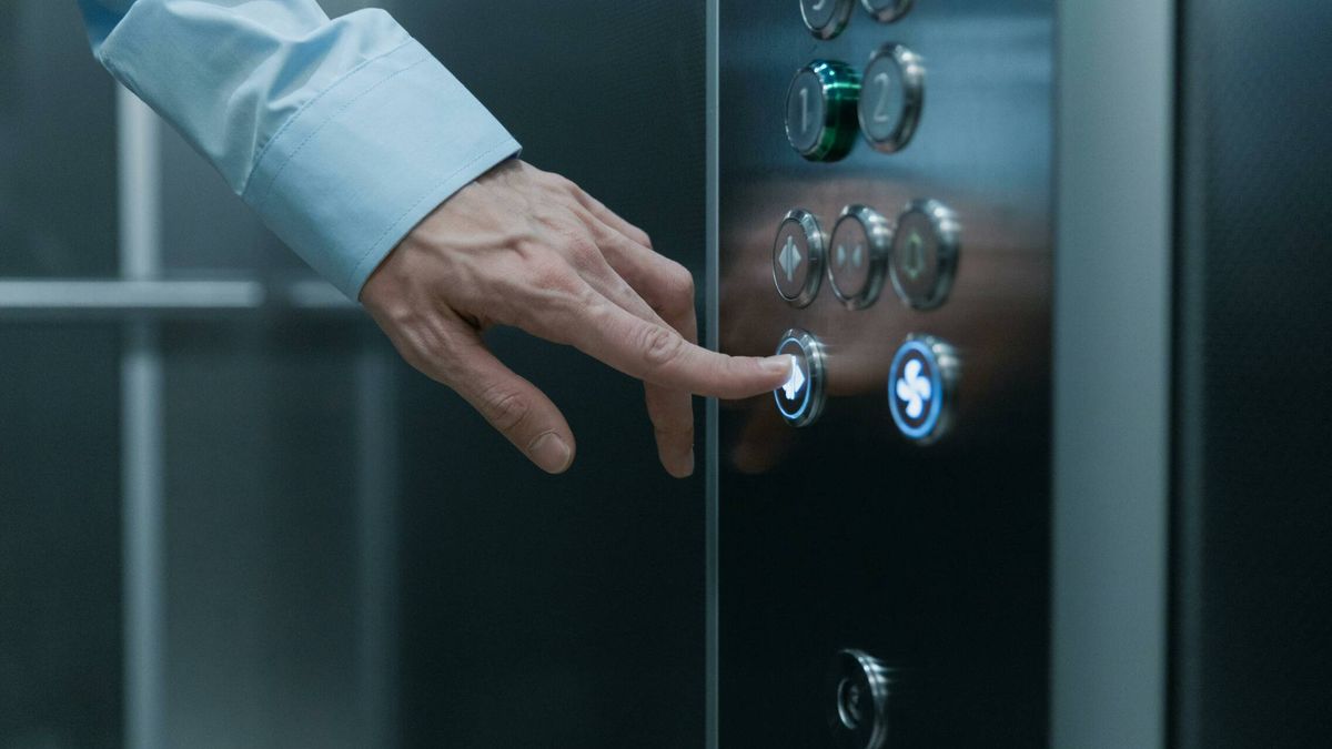 Si tienes ascensor en tu edificio, esto te interesa: la tecnología que debe tener antes del 1 de julio