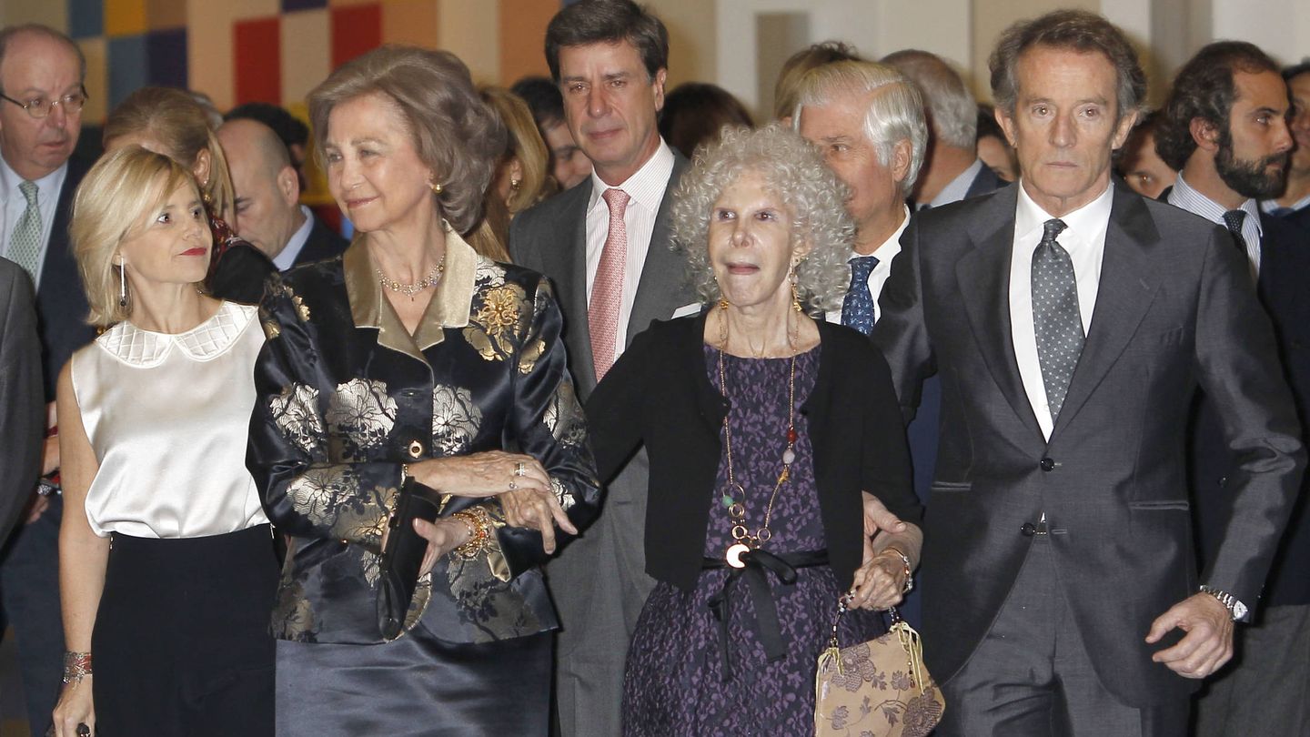 La reina Sofía con la duquesa y Alfonso Diez en 2012.(Gtres)