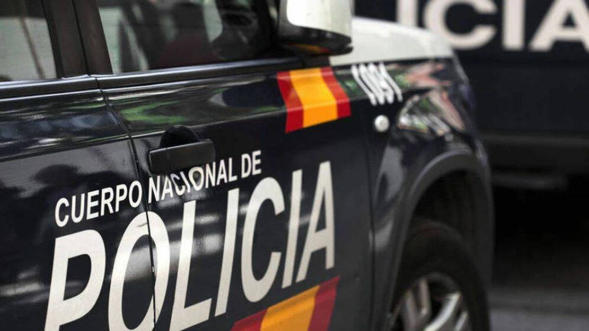 Dos jóvenes detenidos por irrumpir en la sede del PP en Móstoles (Madrid)