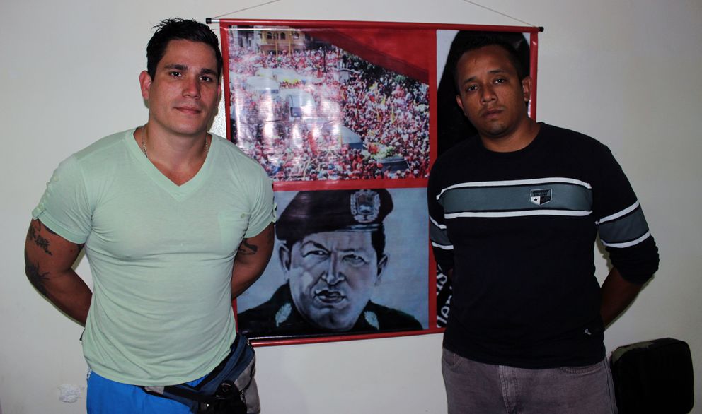 Raimon Mata (izquierda) junto a un compañero del colectivo (Andros Lozano).