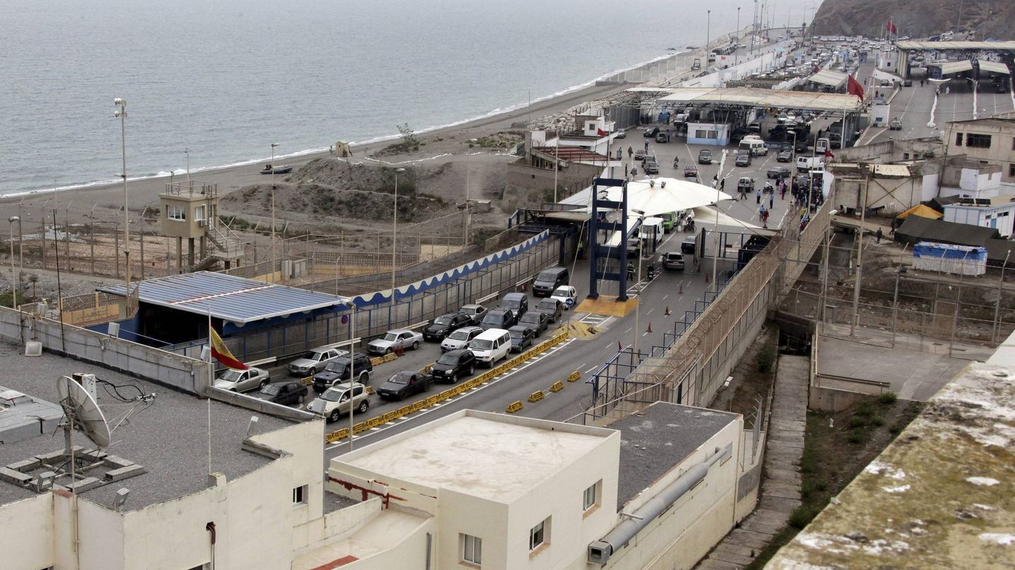 La aduana del Tarajal que separa Ceuta de Marruecos. (EFE)