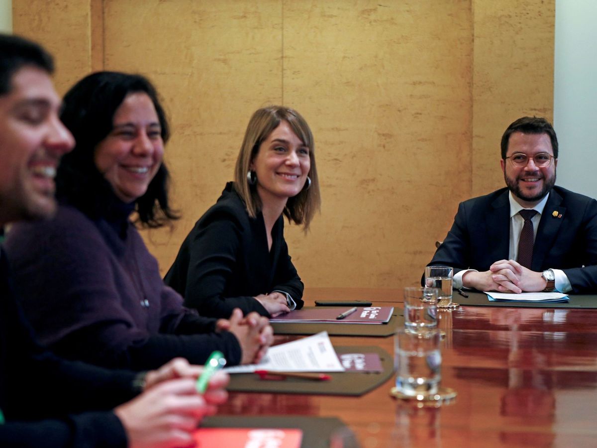 Foto: El vicepresidente de la Generalitat y 'conseller' de Economía, Pere Aragonès (d), y la presidenta de Catalunya En Comú Podem, Jéssica Albiach. (EFE9