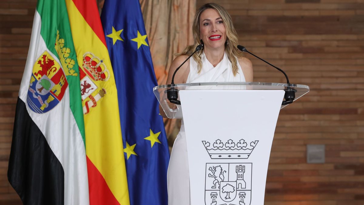 Guardiola toma posesión como presidenta de Extremadura con un mensaje de "ambición"