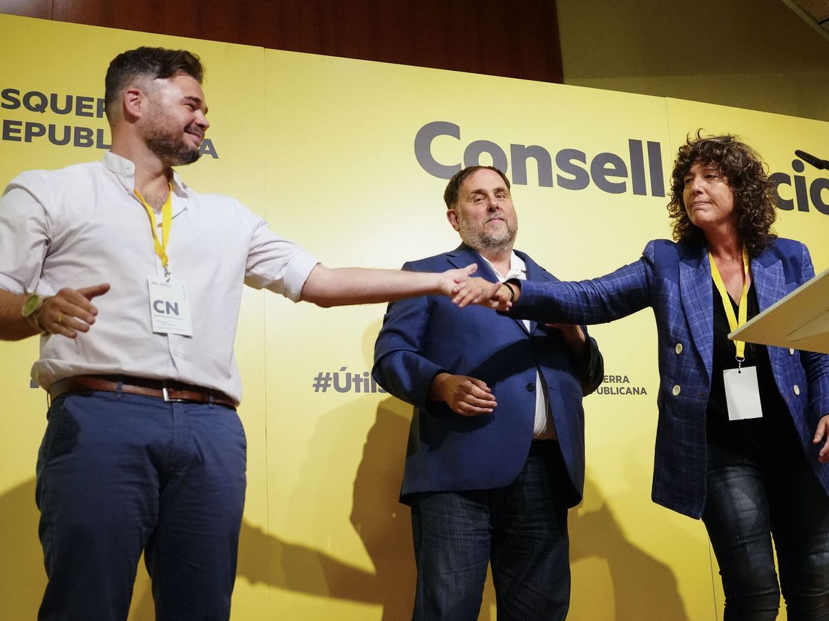 Foto: Gabriel Rufián, Oriol Junqueras y Teresa Jordà ayer en el Consell Nacional. (EFE.-)