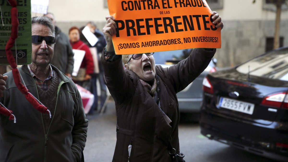 La CNMV prohíbe a la banca colocar su deuda entre los fondos españoles 