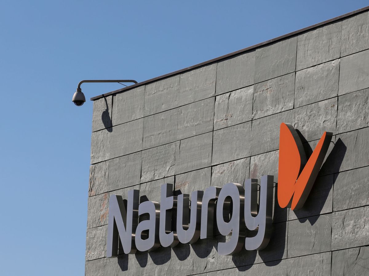 Foto: Logo en la sede de Naturgy en Madrid. (Reuters)