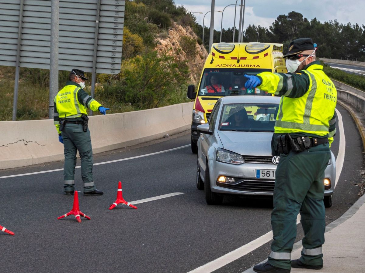 Foto: La Guardia Civil, Policía Nacional y policías locales realizarán centenares de controles de vigilancia en las carreteras de Baleares. (EFE)