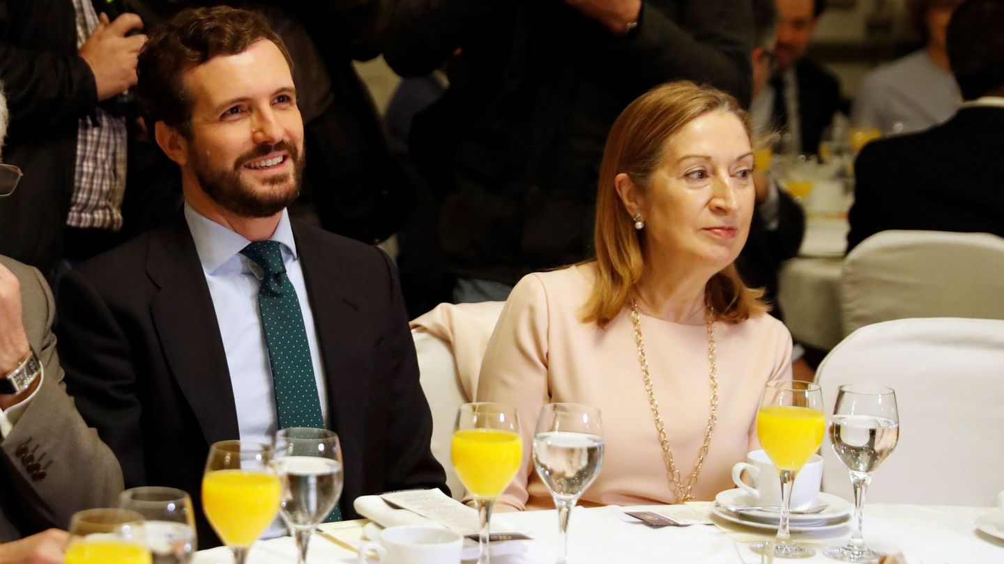 El líder del Partido Popular, Pablo Casado y la vicepresidenta segunda del Congreso, Ana Pastor. (EFE)