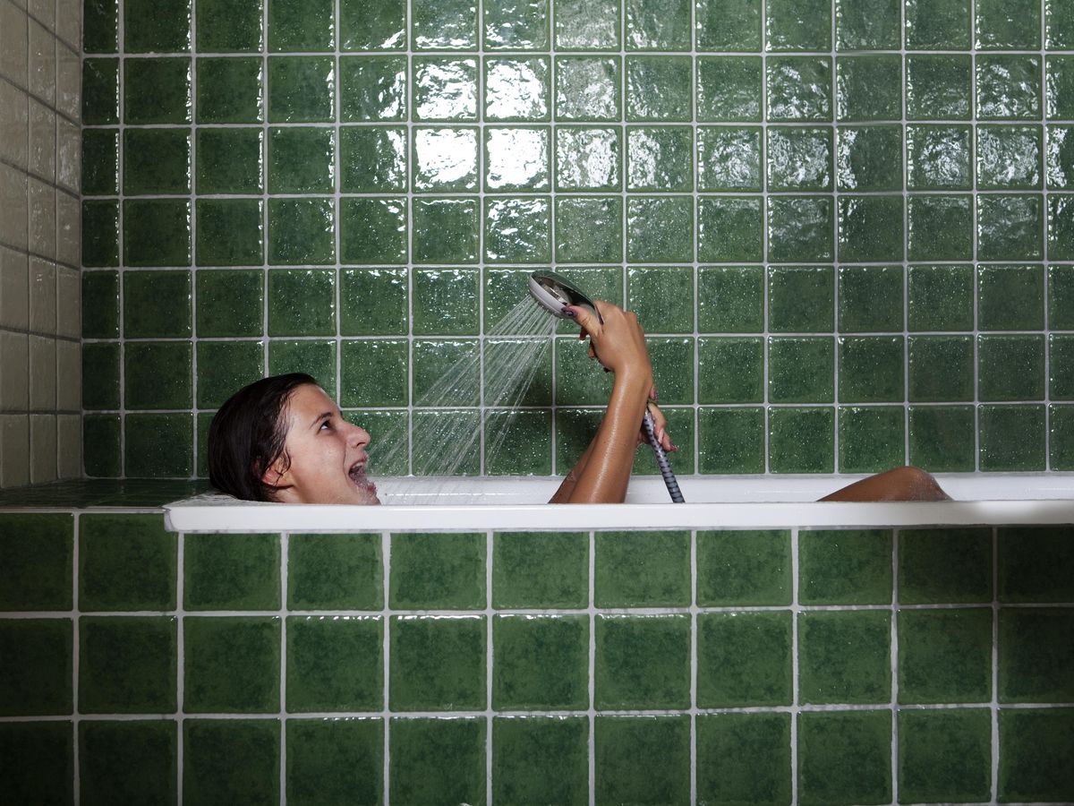 Foto: Bañarse con agua caliente tiene muchos beneficios para tu cuerpo. (Corbis)