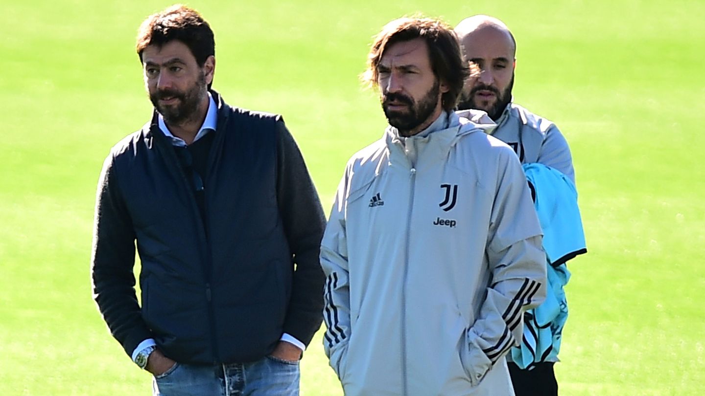 Agnelli junto a Andrea Pirlo en un entrenamiento de la Juventus. (Reuters)