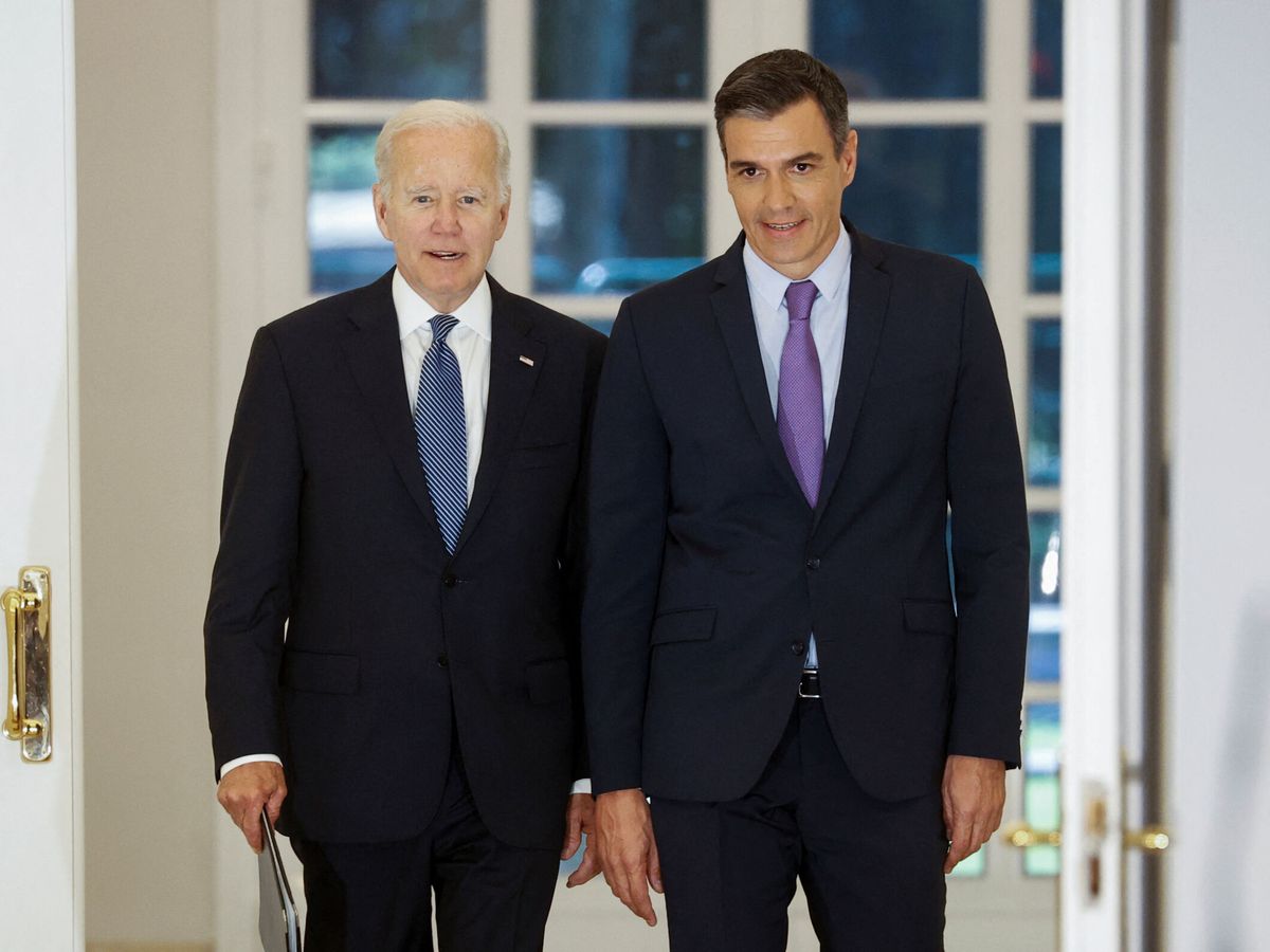Foto: El presidente del Gobierno, Pedro Sánchez, y el presidente de EEUU, Joe Biden. (Reuters/Juan Medina)
