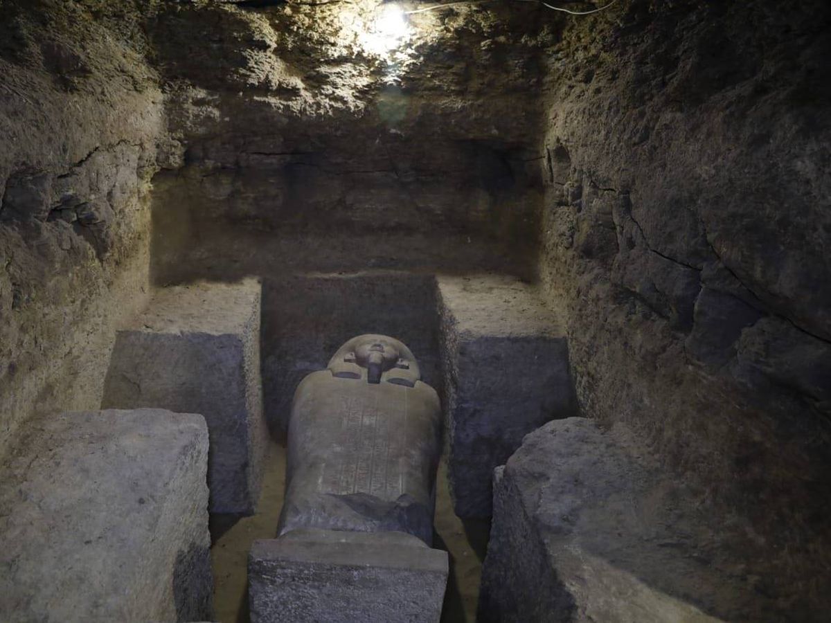 Foto: Uno de los sarcófagos encontrados. (Ministerio Egipcio de Antigüedades)
