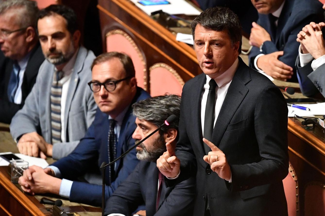 Matteo Renzi, hablando desde su asiento en el Senado. (Reuters)