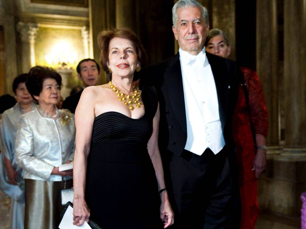 Foto: Mario Vargas Llosa y su entonces esposa, Patricia Llosa, en 2010 en Estocolmo. (EFE/Claudio Bresciani)