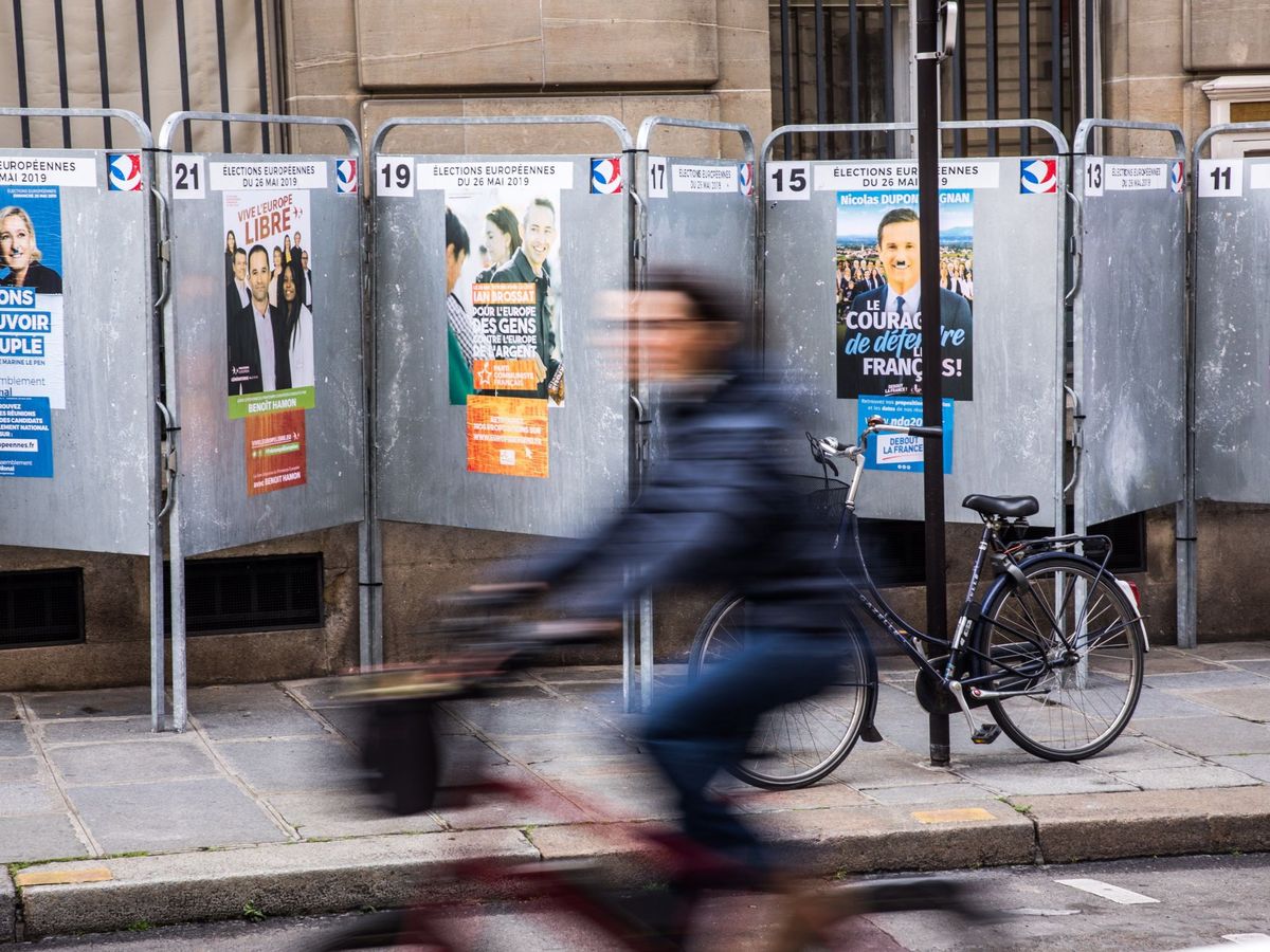 Foto: Paseo en bicicleta en la calles de París. (EFE)