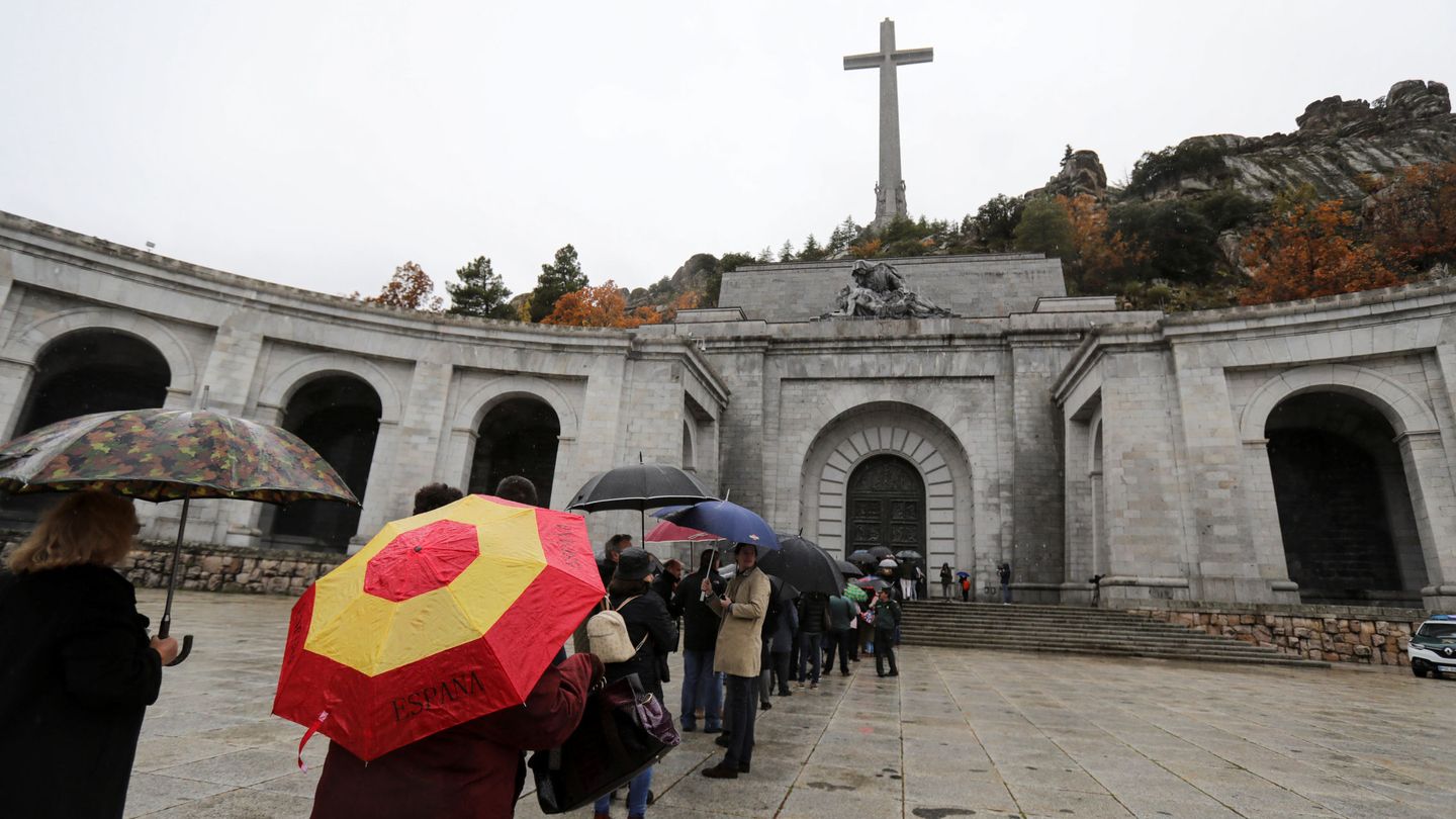 Colas para visitar el Valle de los Caídos. (Reuters)