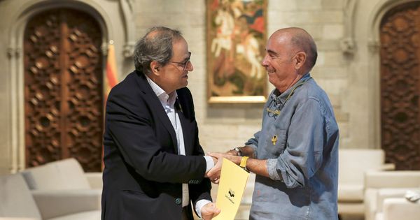 Foto: El presidente del Consejo Asesor para el impulso del Fórum Cívico, Lluís Llach, junto al 'president' Quim Torra. (EFE)