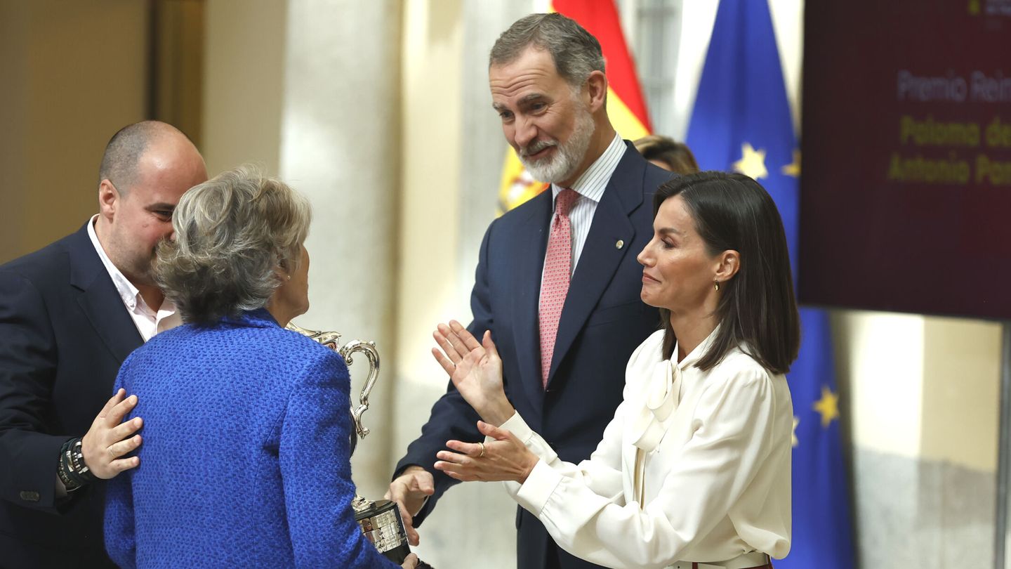 Paloma del Río y Antonio Pampliega reciben el Premio Reina Sofía al juego limpio y la erradicación de la violencia. (Europa Press)
