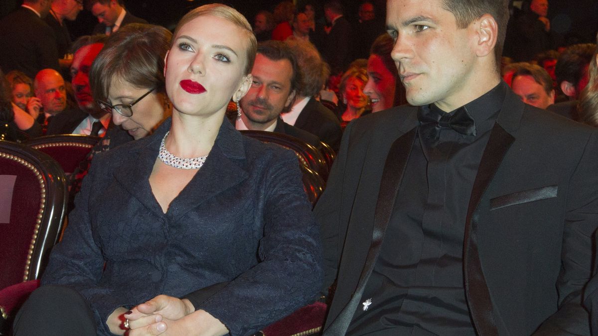 Scarlett Johansson se casará este agosto con Romain Dauriac, padre de su primer hijo