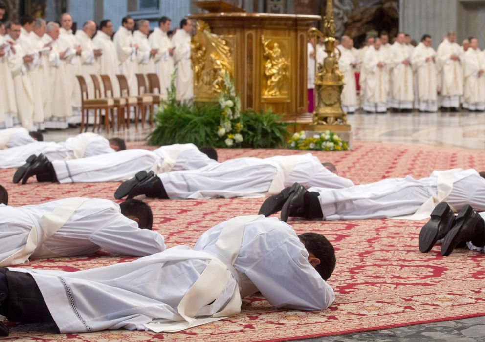 Foto: Trece sacerdotes fueron ordenados en una misa celebrada por el Papa el pasado día 11. (Efe)