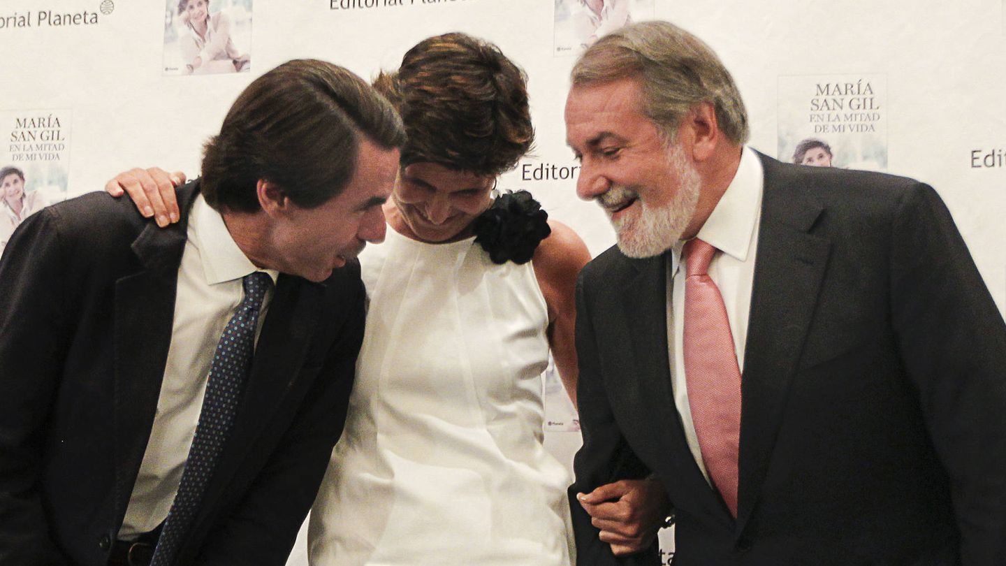 José María Aznar y Jaime Mayor Oreja en preentación del libro de María San Gil. (EFE)