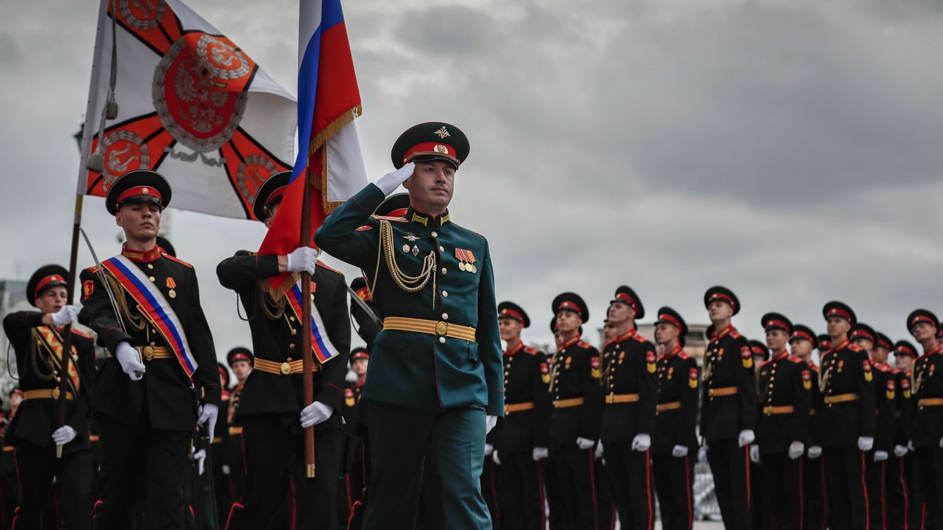 Foto: Cadetes del Ejército ruso participan en una ceremonia en Moscú. (EFE)