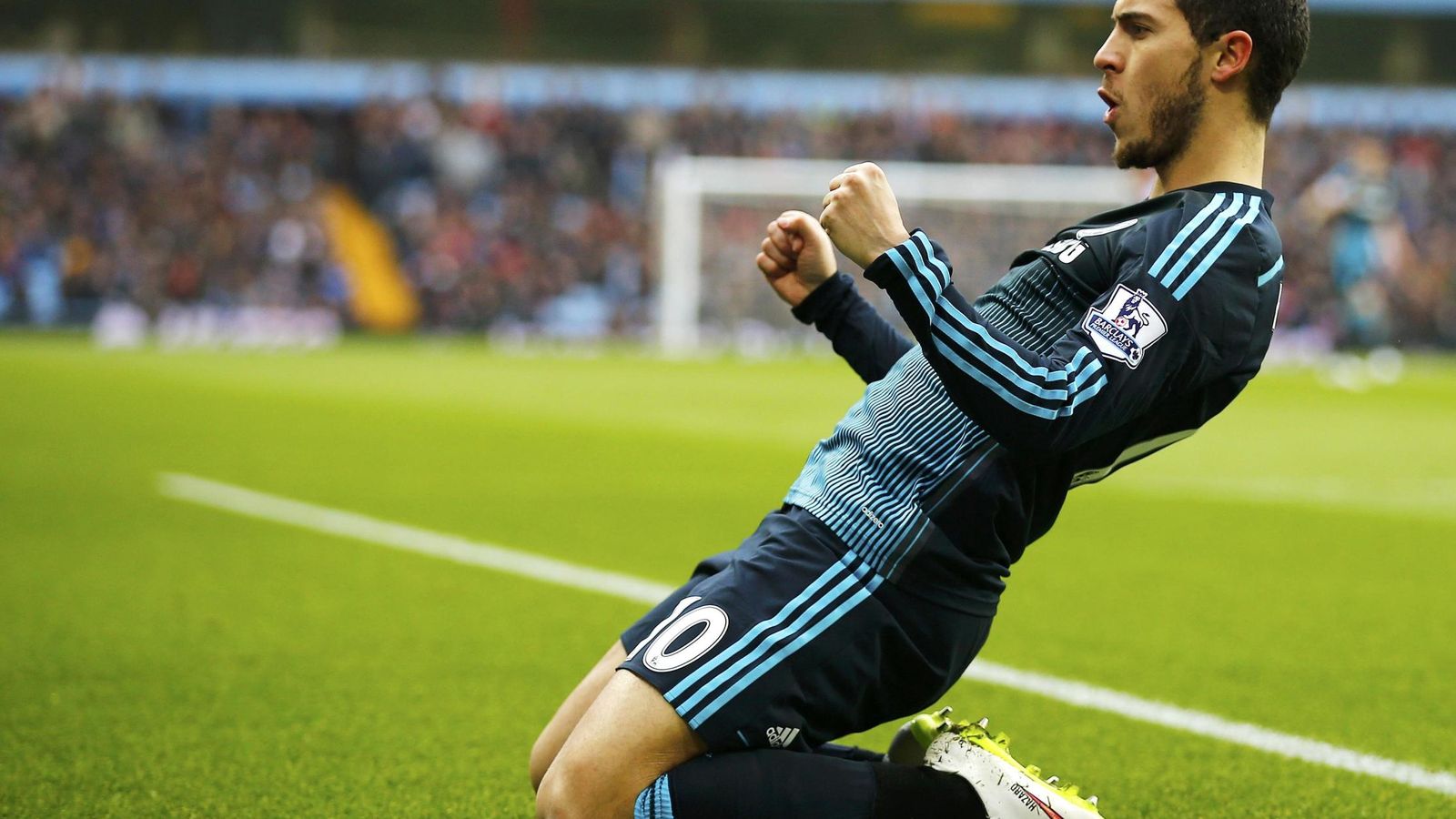 Foto: Eden Hazard celebra un tanto la temporada pasada (Reuters).