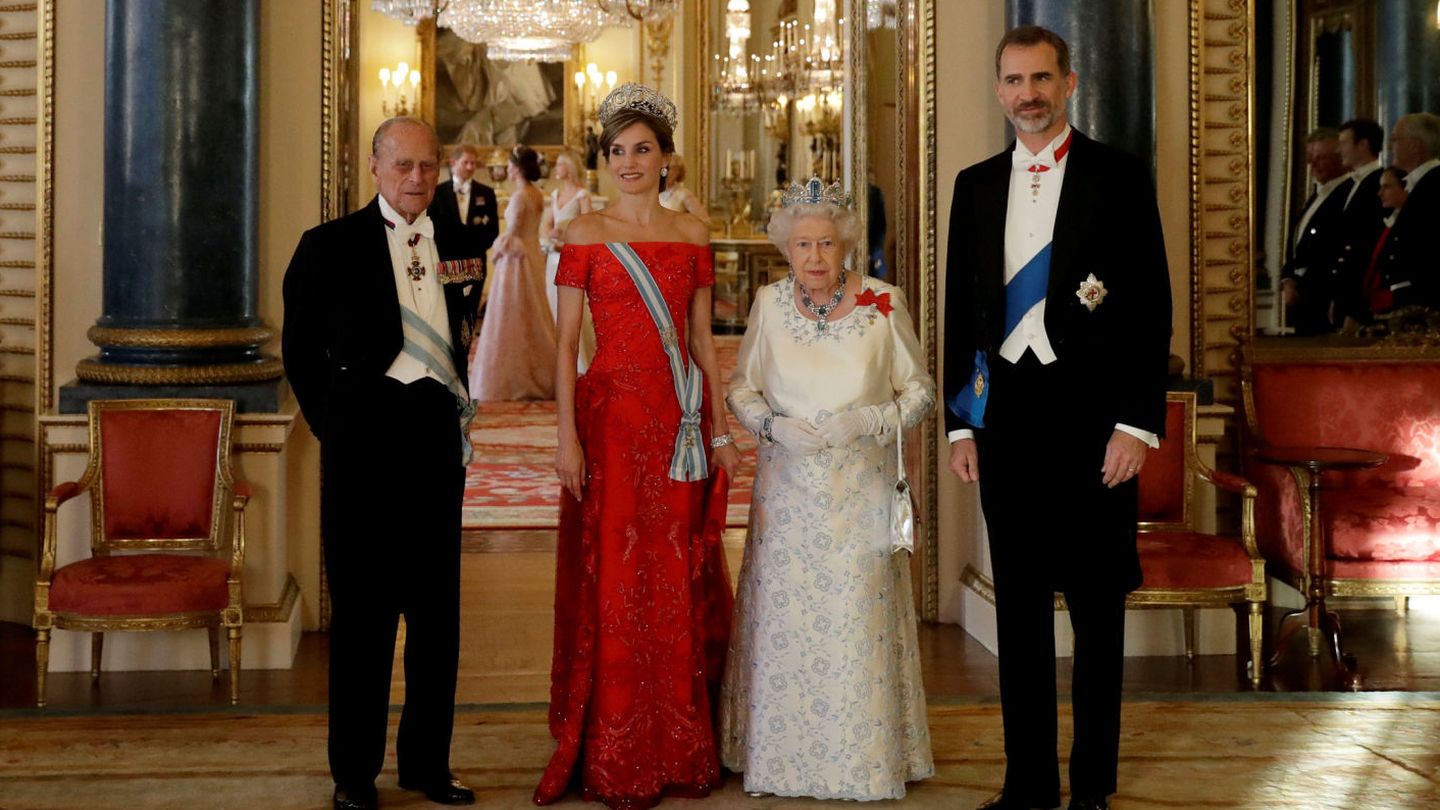 Los Reyes de España, en un banquete de Estado en Reino Unido en julio de 2017. (Reuters)