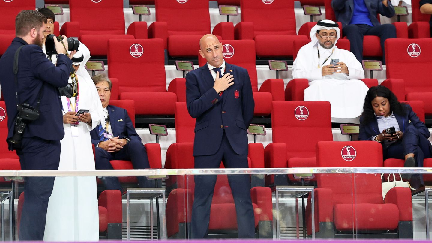 Luis Rubiales durante un partido de España en Qatar. (EFE/Ali Haider) 
