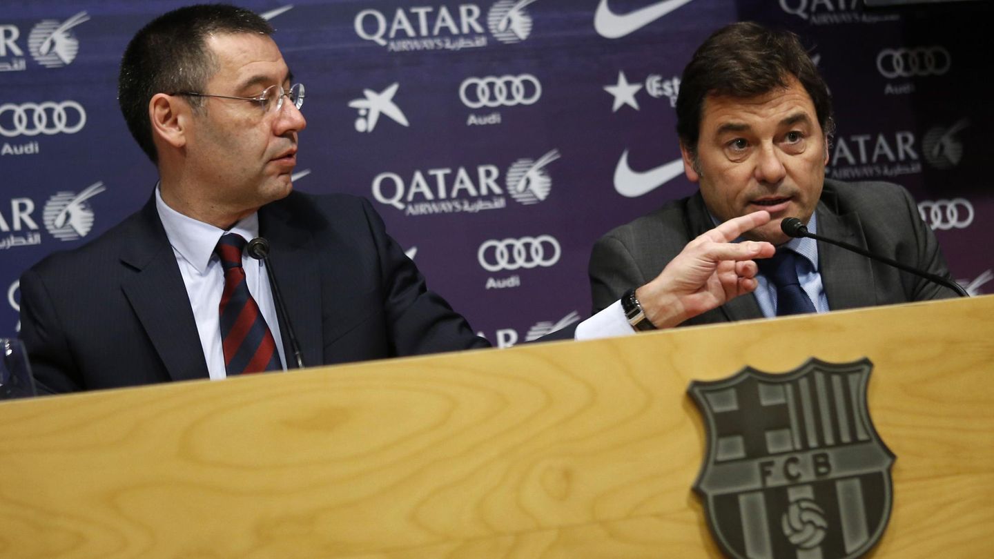 Josep Maria Bartomeu y Raül Sanllehí, durante su etapa en el FC Barcelona. (Reuters)
