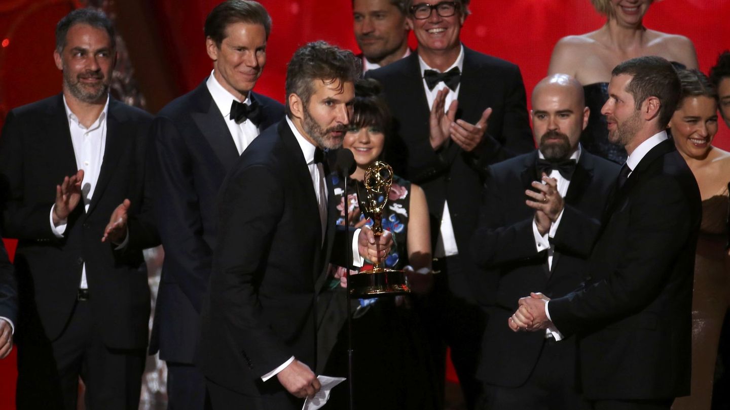 Benioff y Weiss agradeciendo uno de sus últimos Emmys. (Reuters)
