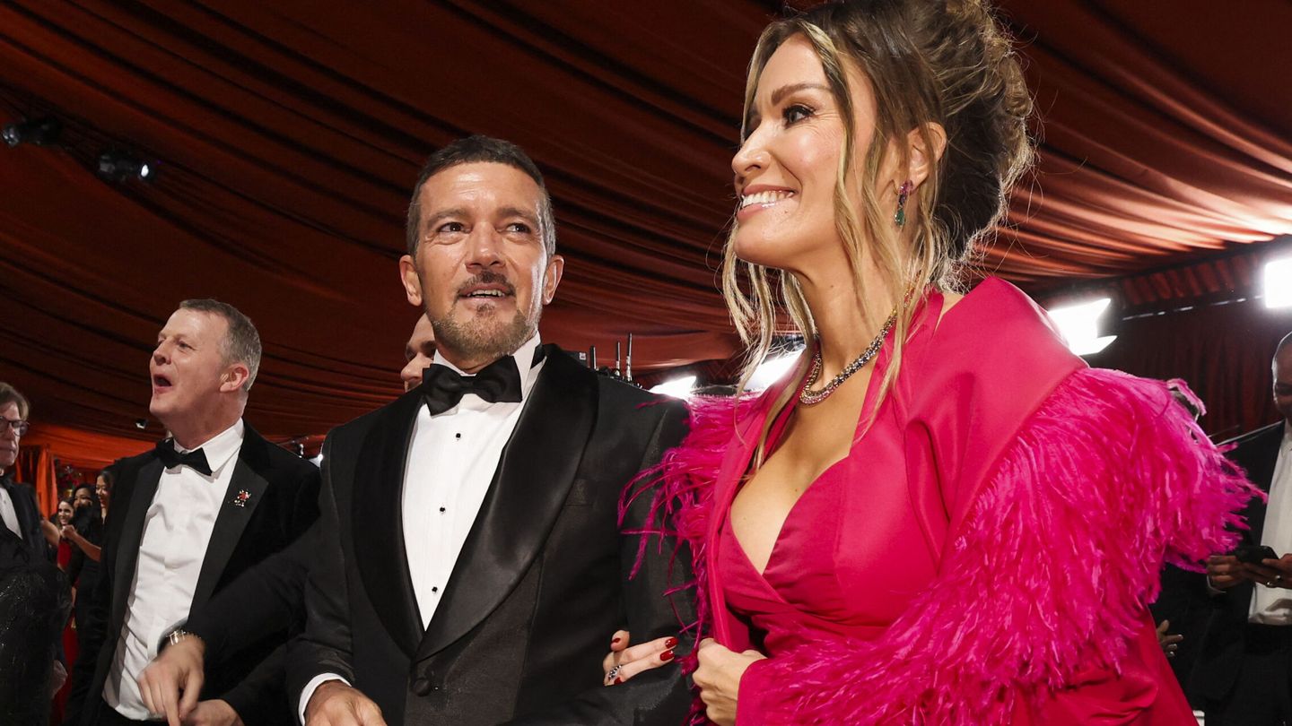 Antonio Banderas an Nicole Banderas are pictured on the champagne-colored red carpet during the Oscars arrivals at the 95th Academy Awards in Hollywood, Los Angeles, California, U.S., March 12, 2023. REUTERS Mario Anzuoni