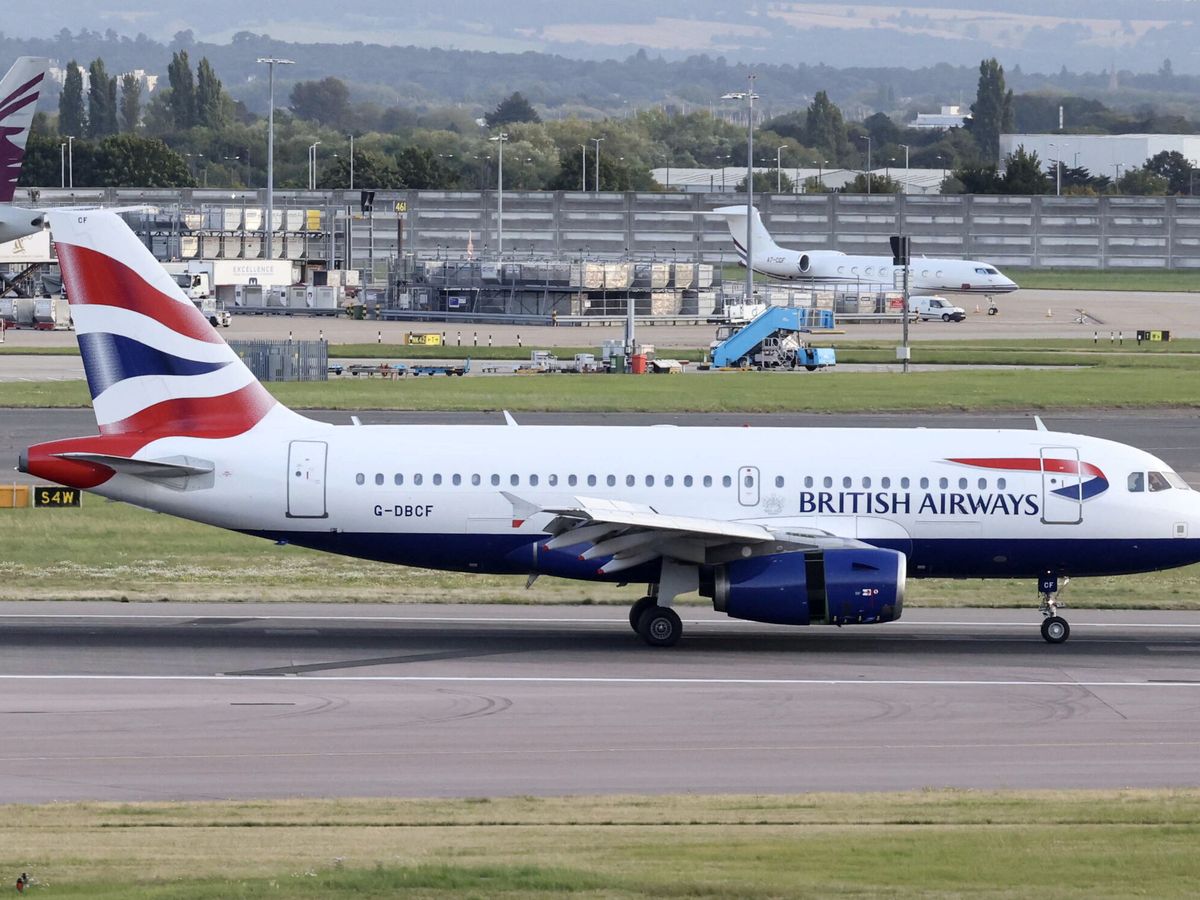 Foto: Ocurrió a bordo de un vuelo de la compañía British Airways. (EFE/EPA NEIL HALL)