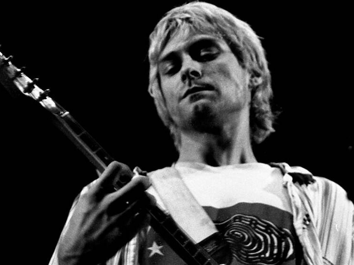 Foto: Kurt Cobain tocando supersexy en Valencia en los noventa. (Iziar Kuriaki)