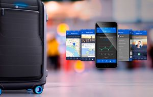 Esta maleta se geolocaliza, mide su peso y carga tus 'gadgets'